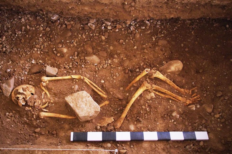 Hallan restos de hombre que fue "ofrendado" hace casi 600 años (FOTOS)