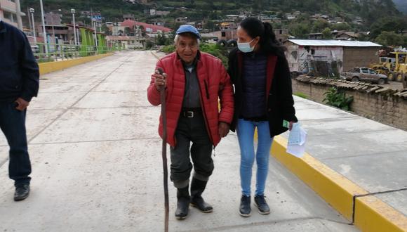 Fue encontrado durmiendo en la calle, viviendo en la miseria y olvidado de su familia