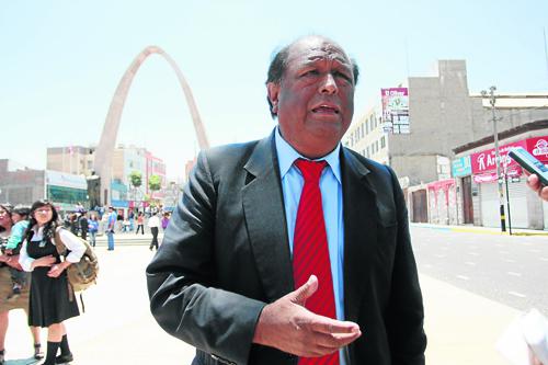  Aceptó documentos falsos