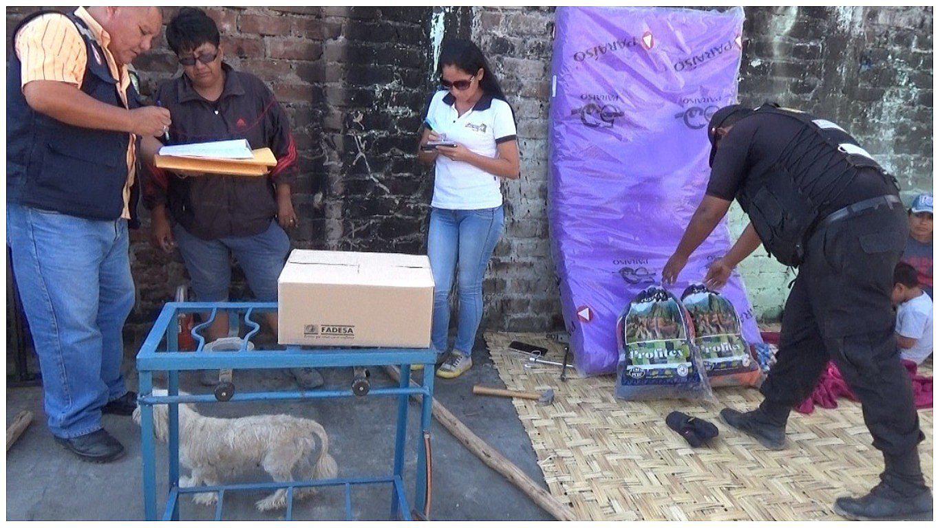 Llevan apoyo a familia que lo perdió todo durante un incendio 