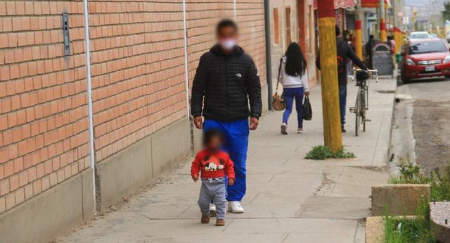 Junín: Un padre salió con su pequeño hijo a caminar pese a que la región Junín también esta considerada de alto riesgo de contagio por COVID-19, según el Ministerio de Salud. (GEC)