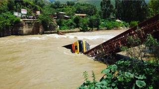 Cusco: Puente colapsa y camión termina en medio de río (VIDEO)