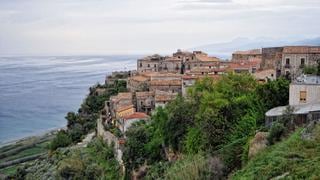 Ciudad italiana libre de COVID-19 vende viviendas a un euro para repoblar el lugar (FOTOS)