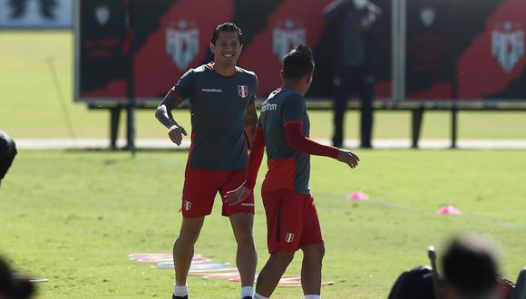 Gianluca Lapadula y Christian Cueva dejaron una nueva postal en la selección peruana. (Foto: Jesús Saucedo/@photo.gec)