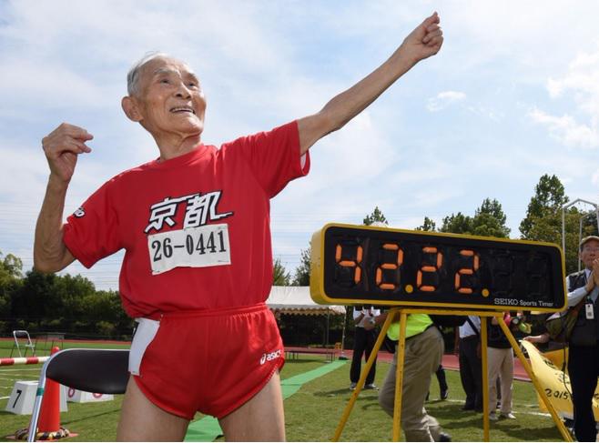 Bate récord Guinness de 100 metros en la categoría de más de 105 años  