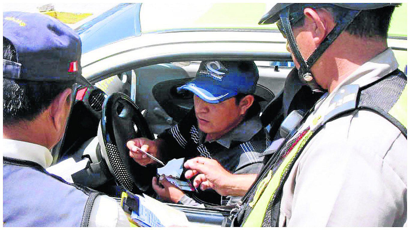 Esto te puede pasar si te encuentran conduciendo sin licencia