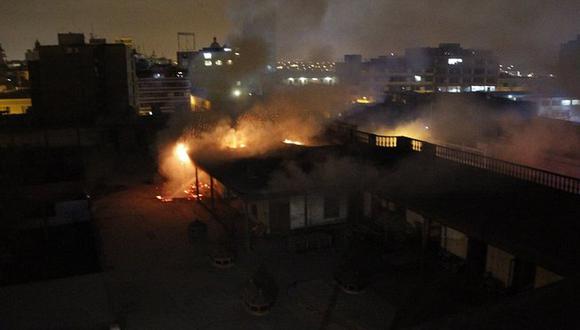 Huachipa: ​Incendio consumió fábrica clandestina de telas