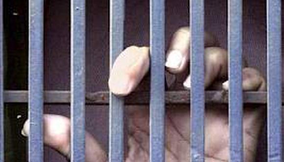 EEUU: Estudian perdonar a presos con más de 10 años de cárcel por drogas