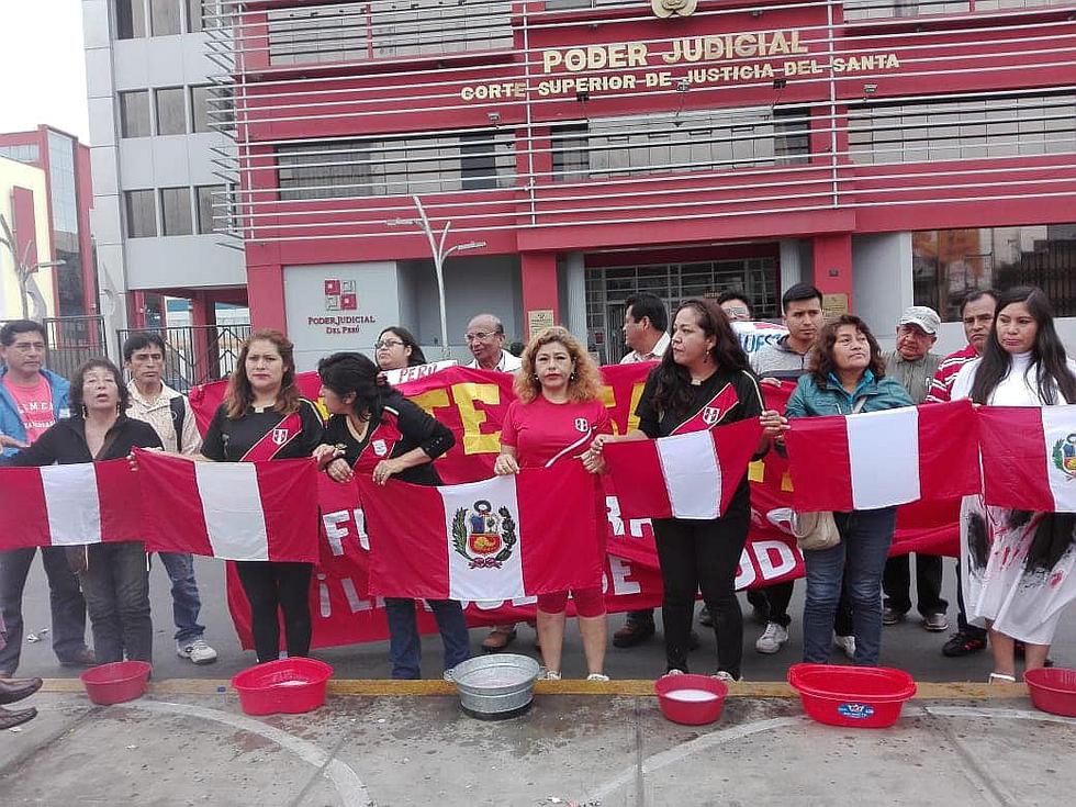 Chimbote: Lavan banderas frente a Poder Judicial (VIDEO) 