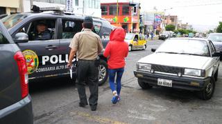 Arequipa: embarazada golpea a una policía tras imponerle multa por no usar mascarilla