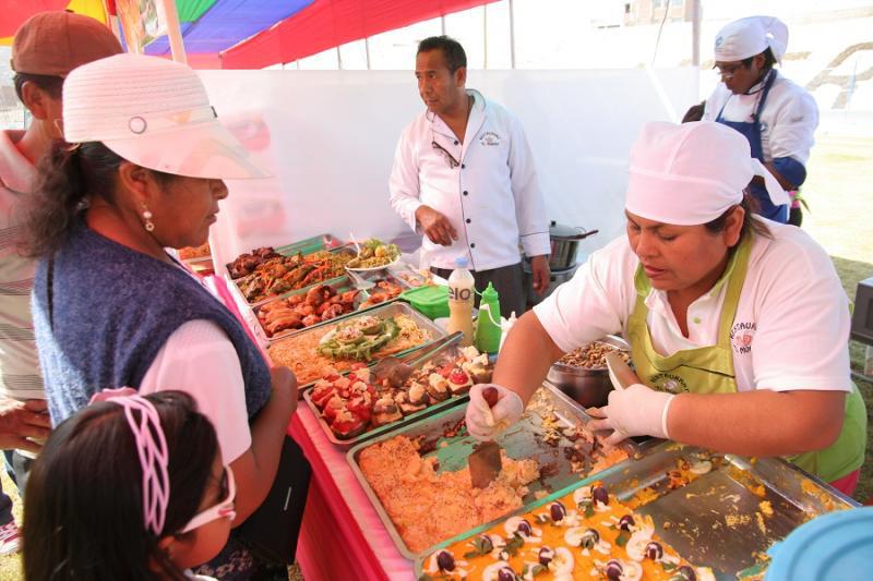 Presentan el buffet más grande del mundo en Surquillo