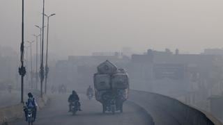 Pakistán: ciudadanos no tosen por el COVID-19, sino por la contaminación
