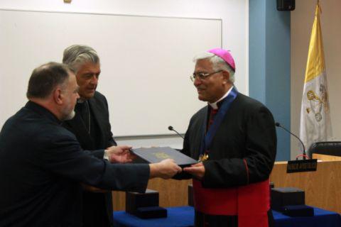 Arzobispo de Trujillo recibió distinción honorífica