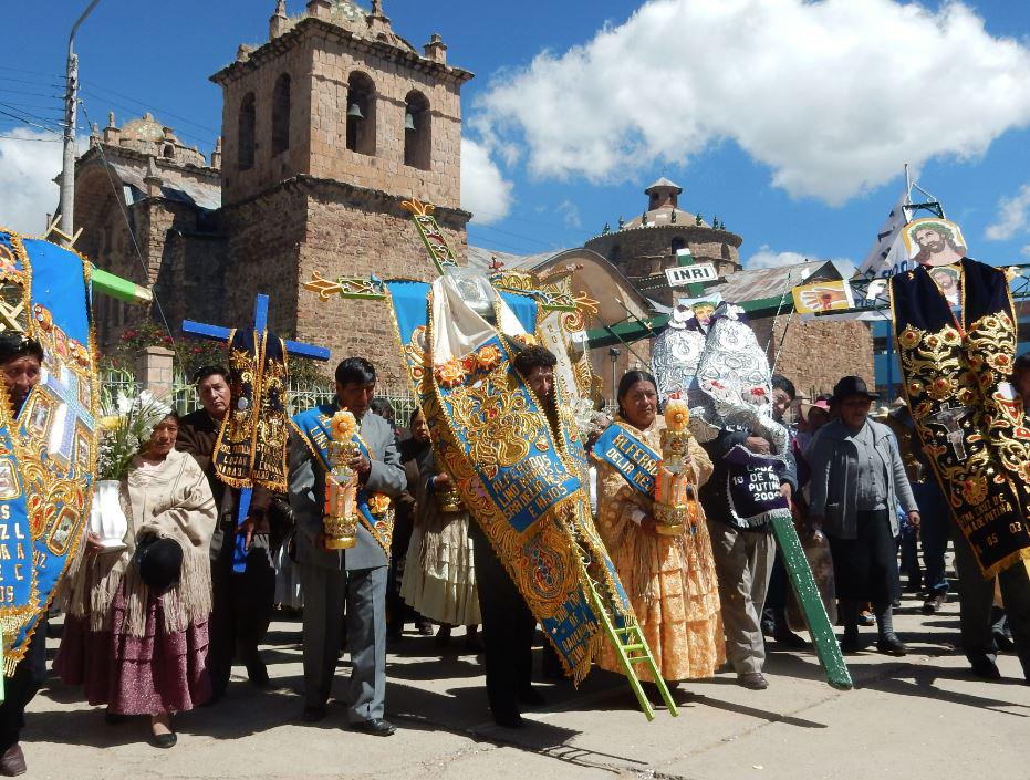 Putina celebra en la fiesta de Las Cruces en Puno