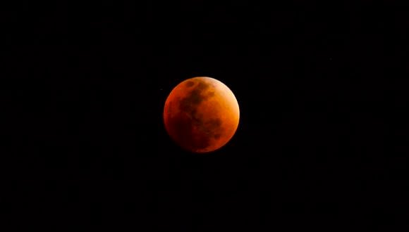La Luna roja es visible desde la ciudad de Arequipa
