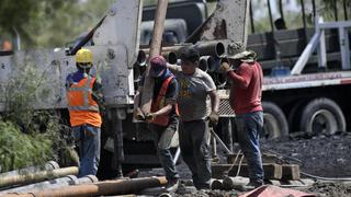 Aumento de niveles de agua en mina de México complica rescate de 10 mineros 