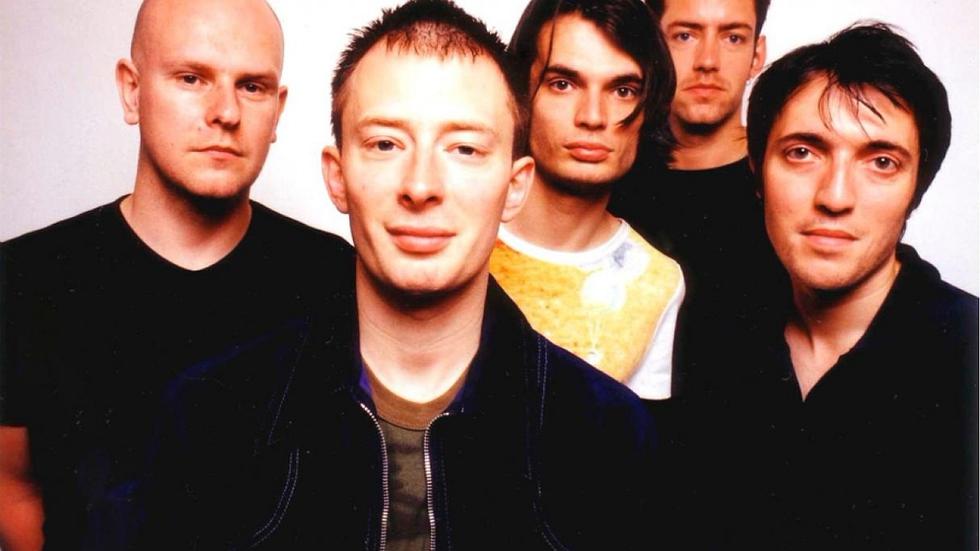 Fanáticos permanecen en exteriores del Estadio Nacional por concierto de Radiohead