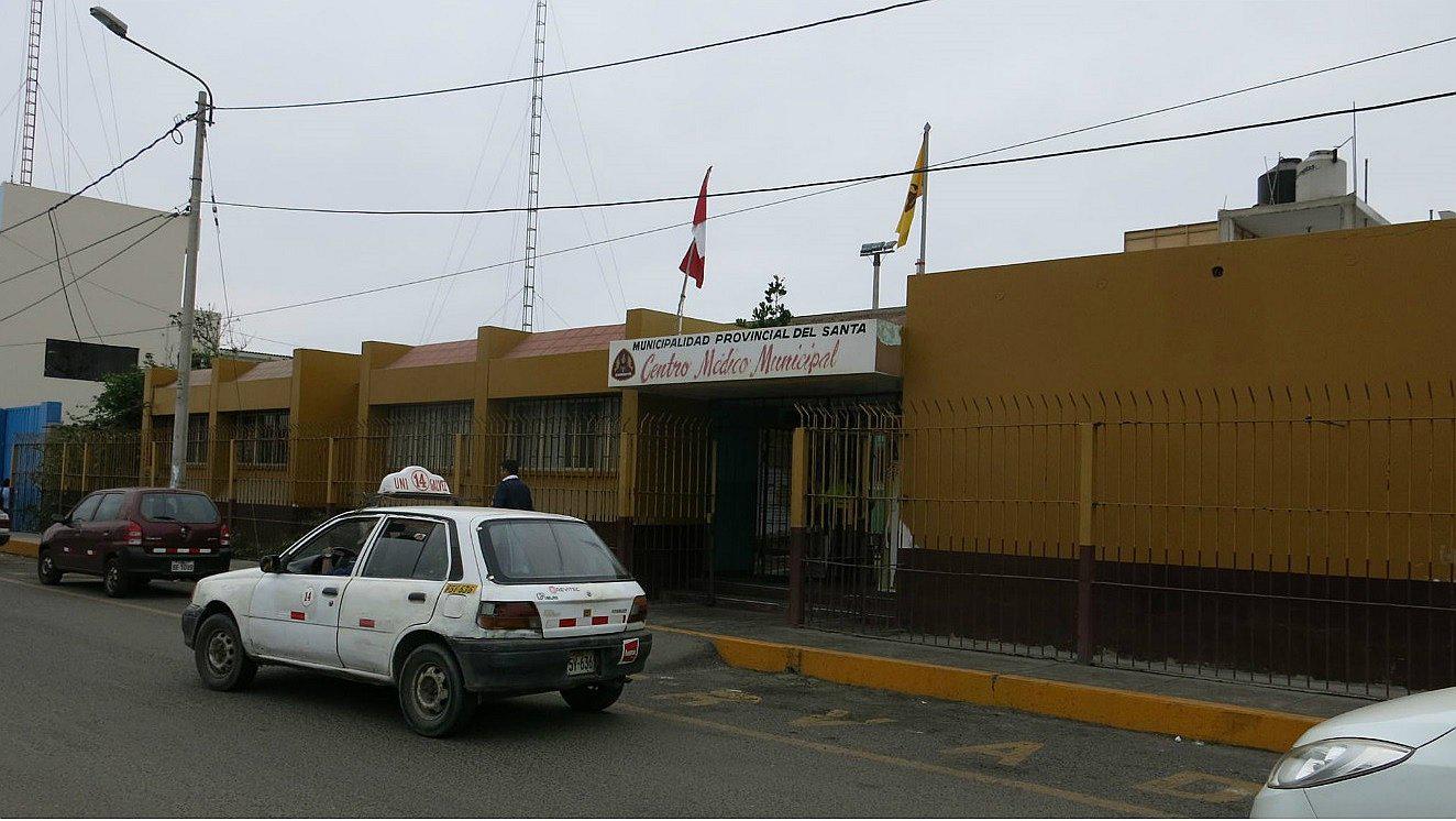 Chimbote: Policía uniformado roba celular a trabajadora del centro médico municipal del Santa 