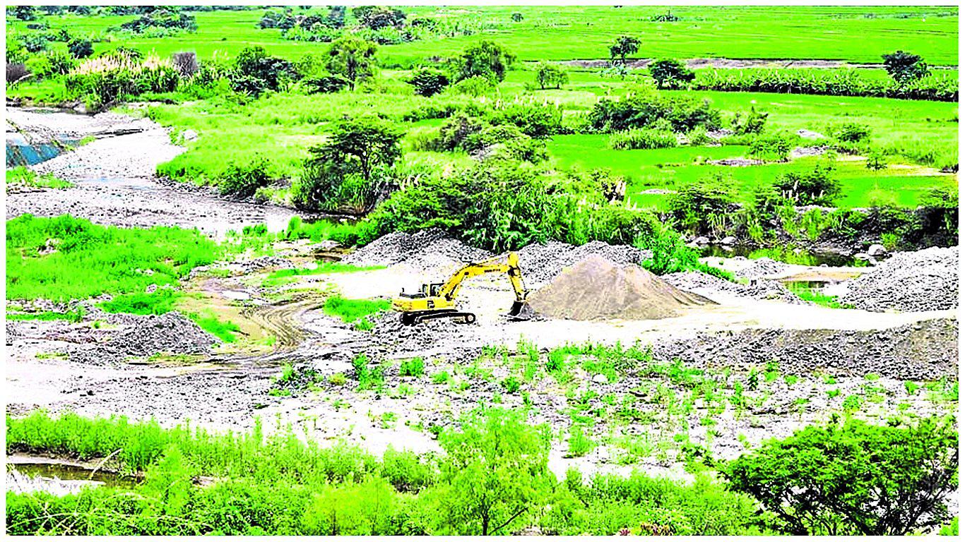 Canteras y lagunas negras contaminan el Río Quiroz