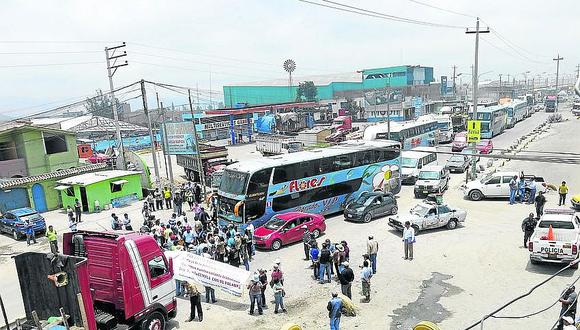 Transportistas del país acatarán paro indefinido a partir del 24 de abril