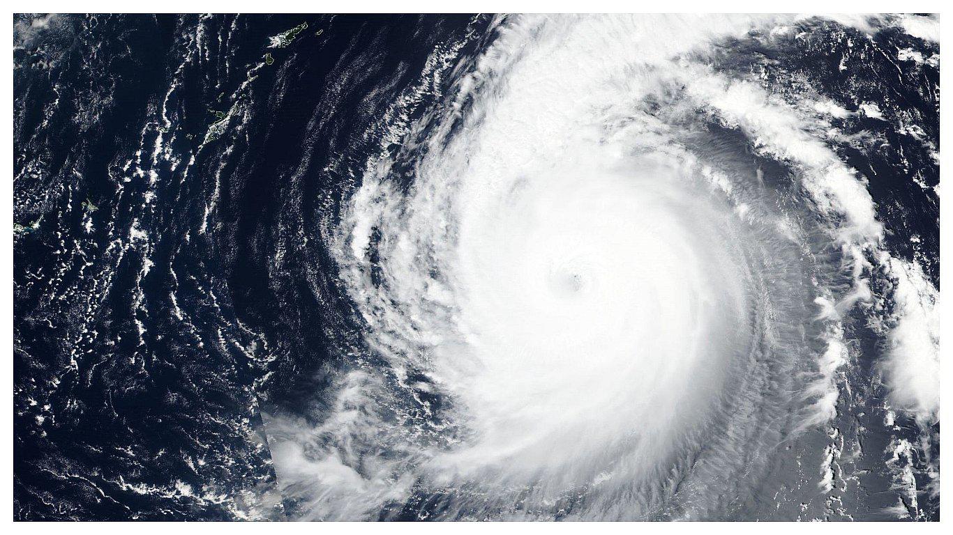 Japón se prepara para la llegada del tifón 'Jebi'