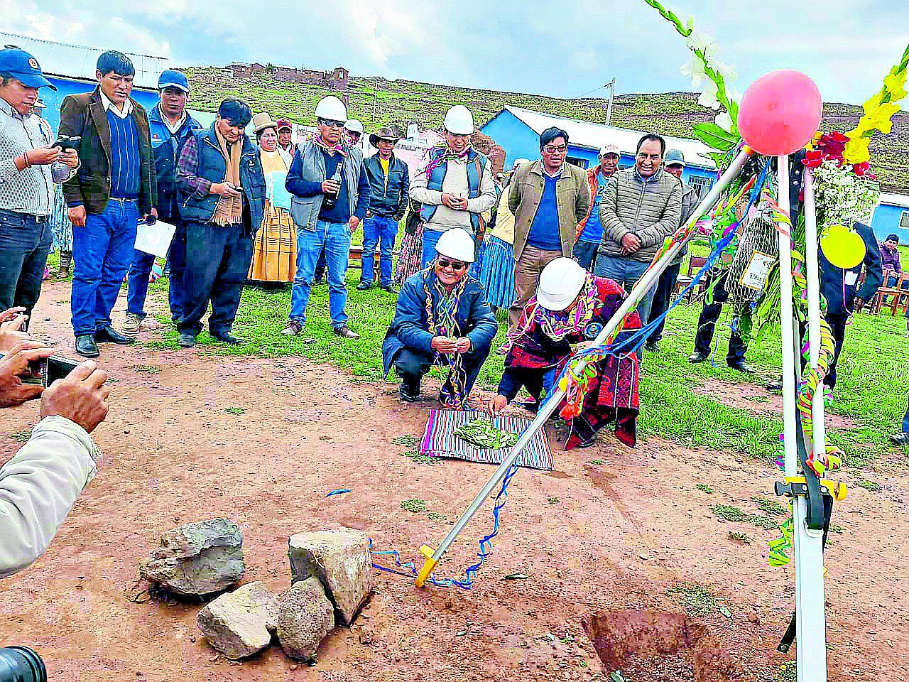 Municipalidad Distrital de Atuncolla inicia mejoramiento de escuela