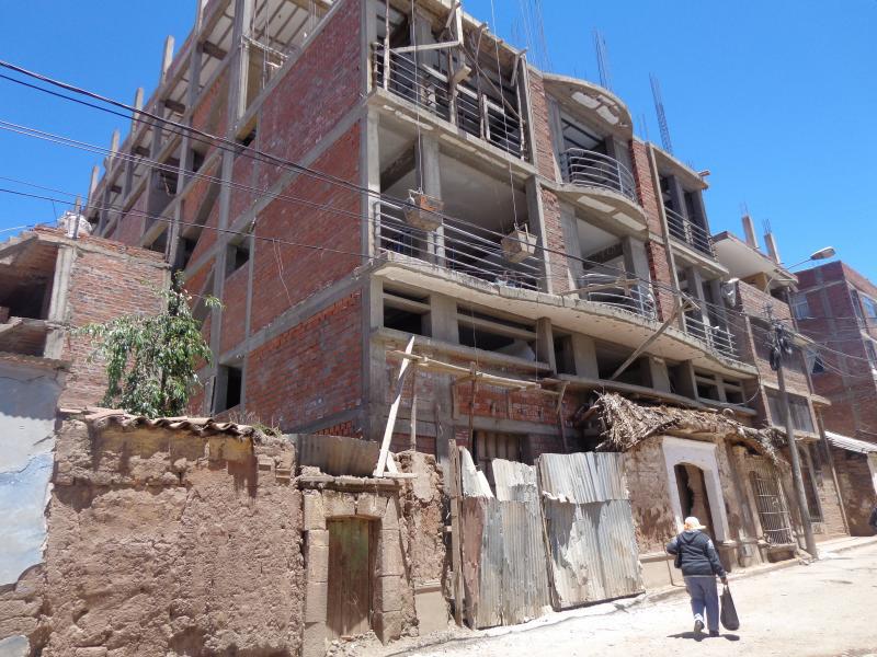 Colegio "Galeno" construye nuevo local sin licencia