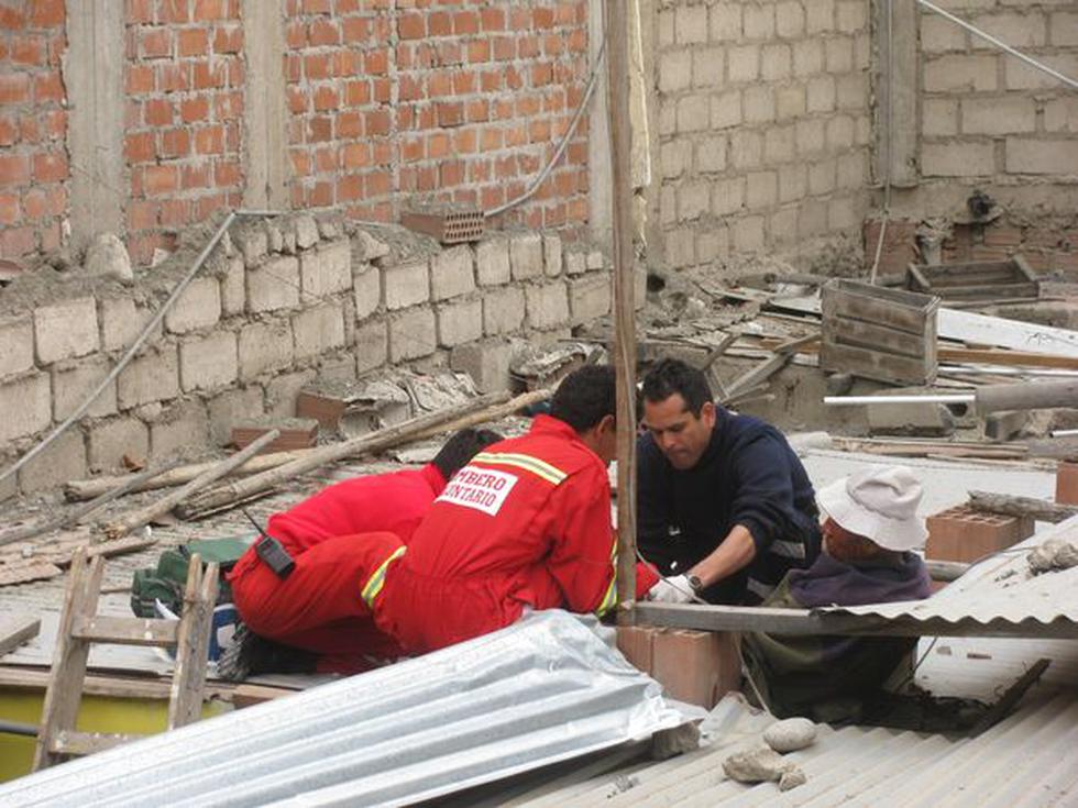 Albañil cae de cuarto piso y sobrevive