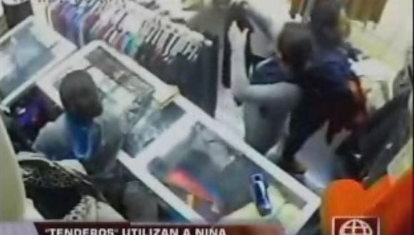 Tenderos roban tiendas con ayuda de una niña en el Callao (VIDEO)