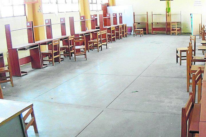 Roban computadoras y dejan amenazas en pizarra del aula