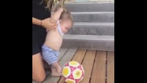 ​A sus 6 meses, hijo de Shakira y Piqué ya patea el balón