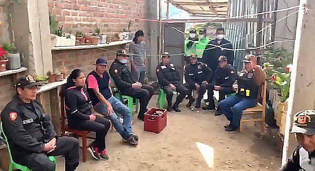 PNP interviene a 17 serenos tomando cerveza en Andahuaylas