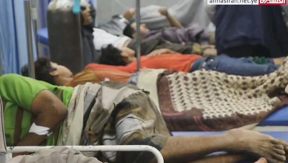 Personas heridas en el hospital luego de una estampida en un evento de distribución de caridad en la capital de Yemen, Sanaa. (Foto de AL-MASIRAH TV / AFP)