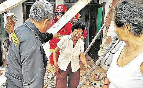 Una familia se salva de morir aplastada al desplomarse el techo de su vivienda