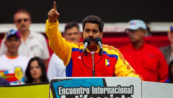 Nicolás Maduro dijo que entregará "libros y libras"