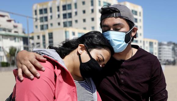 El uso de mascarilla se vuelve obligatorio en Los Ángeles. (AFP)