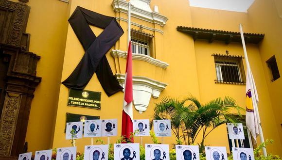 Colegio Médico del Perú rinde homenaje a profesionales de salud fallecidos por el coronavirus