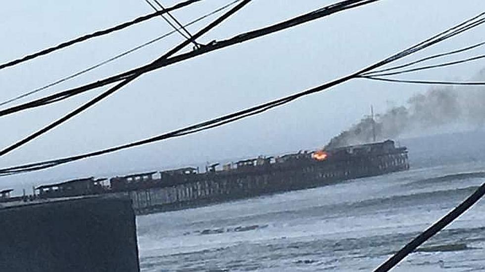 Reportan incendio en muelle de playa de Pimentel en Lambayeque