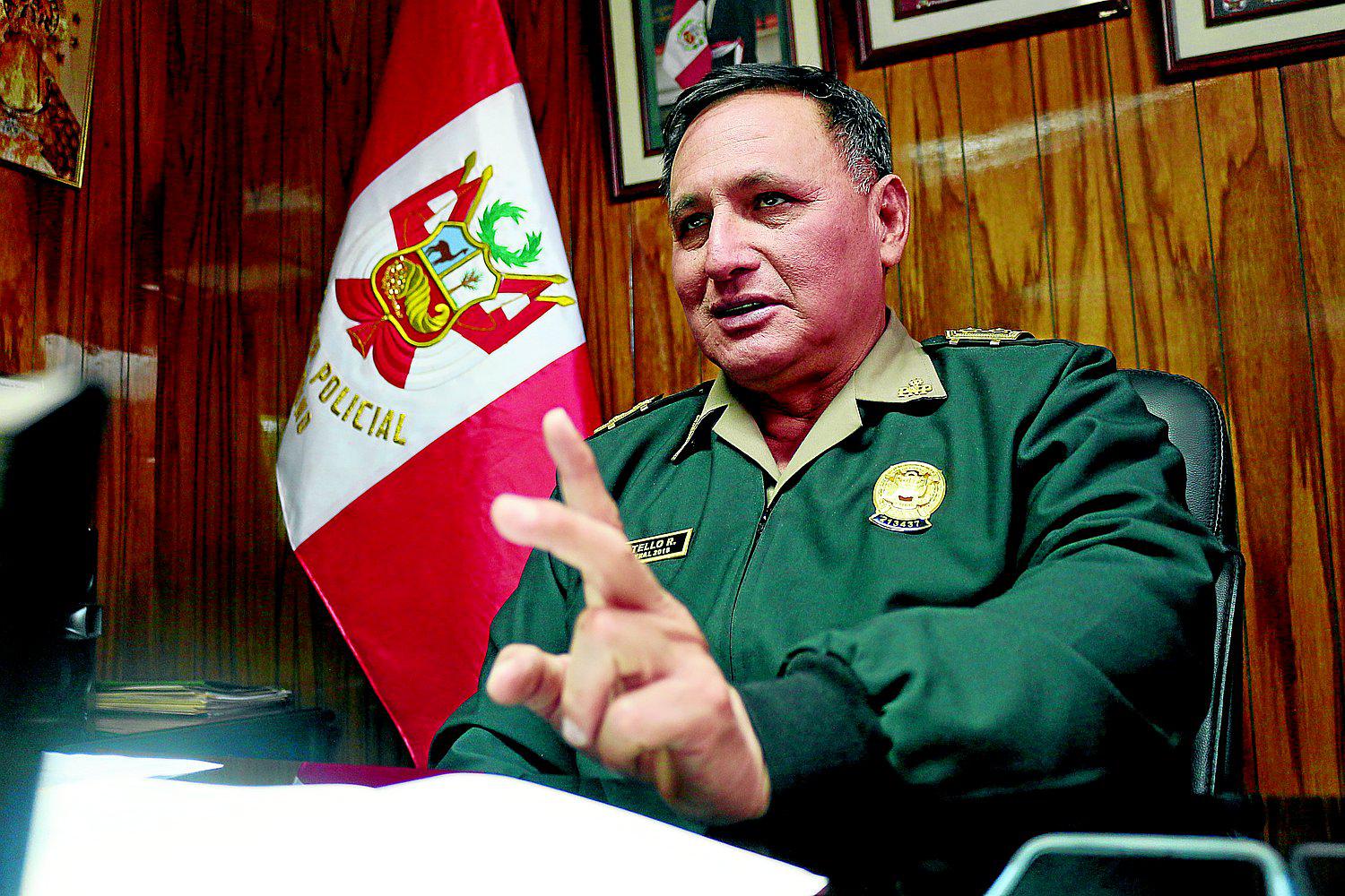 Destapan compra de  borceguíes a S/ 750 el par y sillas a S/ 700 cada una