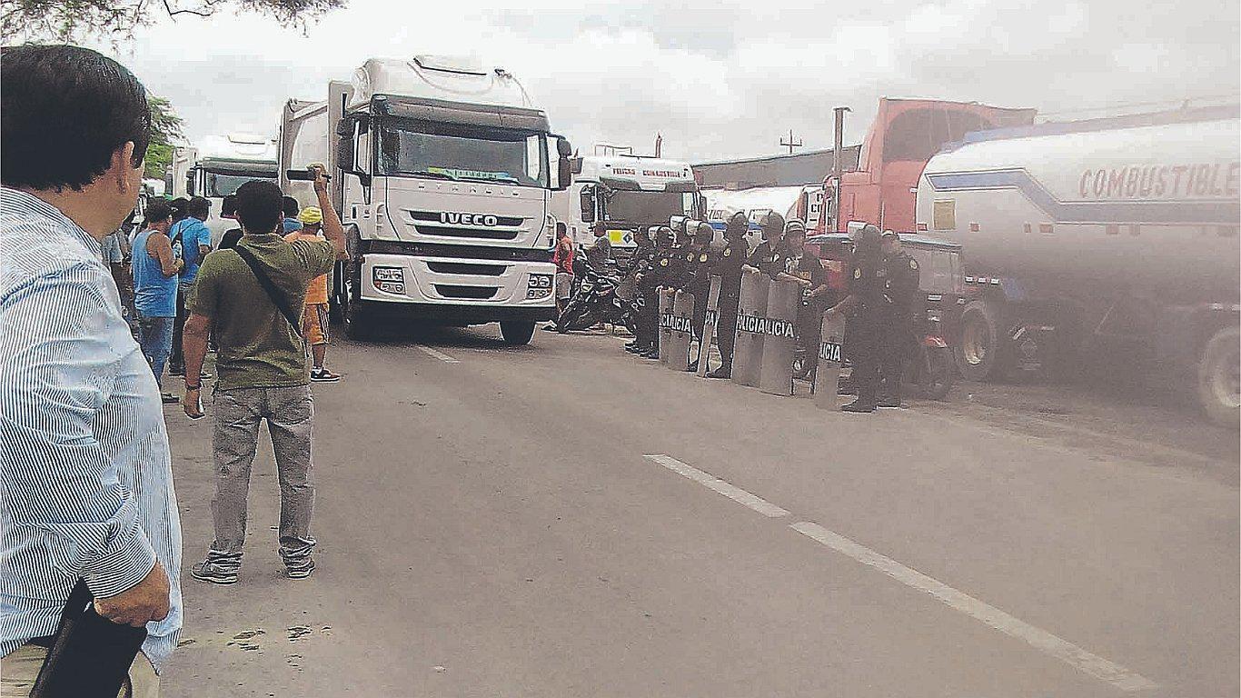 Paro de transportistas de carga puede desabastecer mercados 