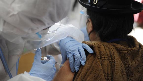 Bolivia ha recibido vacunas rusas Sputnik V, chinas Sinopharm, AstraZeneca-Oxford y Pfizer, entre las adquiridas por el Gobierno de Arce, otras donadas por China y las obtenidas mediante el mecanismo Covax de Naciones Unidas. (Foto: Jorge BERNAL / AFP)
