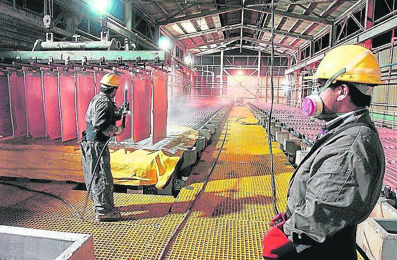 Exportaciones mineras crecen 1% en agosto con caída de 11% en cobre