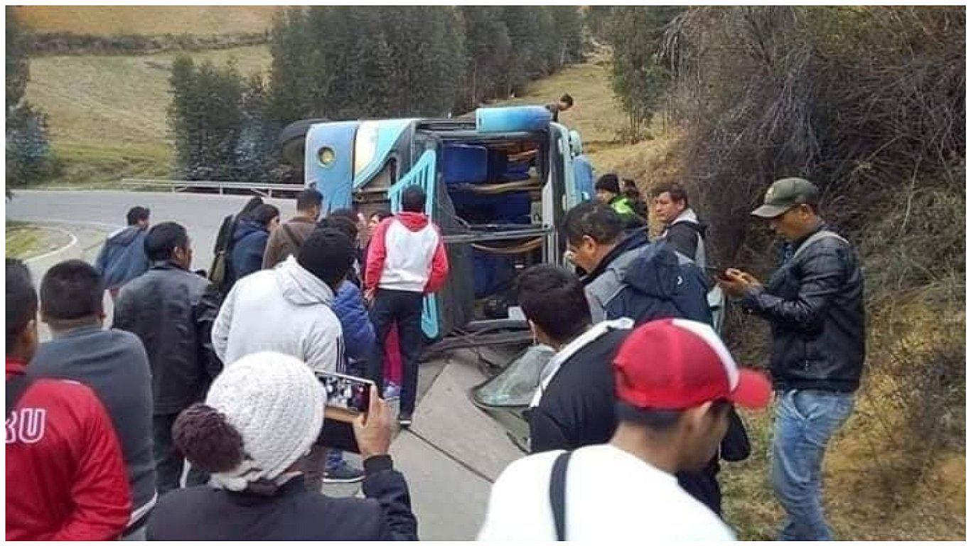 Despiste de ómnibus deja varios heridos (FOTO)