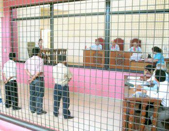 Inician juicio a una
 banda de asesinos