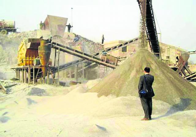 Director de Energía y Minas  en la mira por contrato