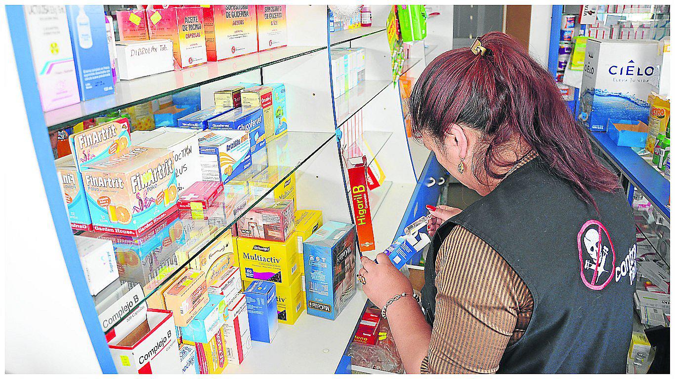 ​Venden medicamentos vencidos en boticas de Huancayo 