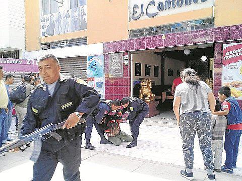 Hombre intenta asaltar un chifa con un cuchillo