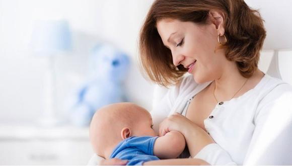Mujer transexual produce leche y consigue dar de lactar a su bebé