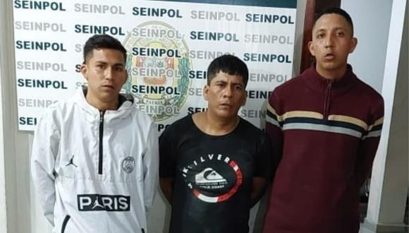 Los detenidos, Mercedes Coronado Bances, Gian Peña Benites y Alexis Navarro Rujel, fueron llevados a la dependencia policial junto a las sustancias ilícitas incautadas.