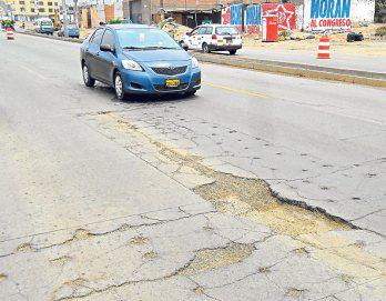 Carretera Central está llena de huecos y baches